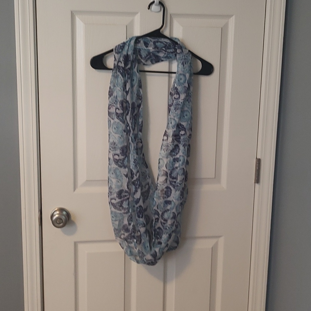 Infinity Scarf - Picture 1 of 3